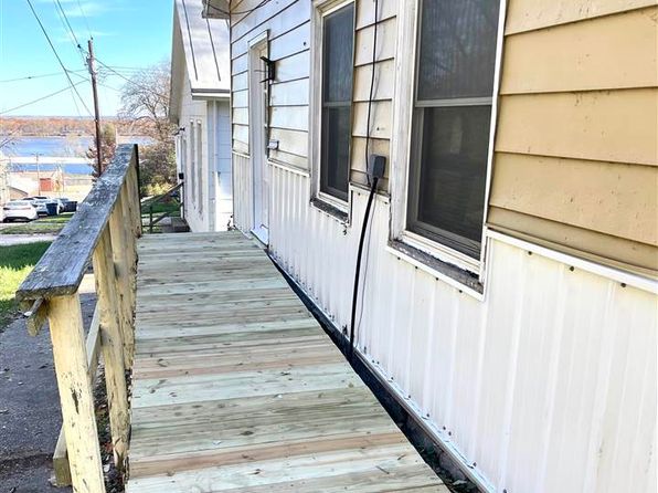 323 Locust St, Burlington, IA 52601