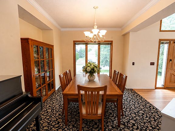 5th image of 3501 Daylily Ave N