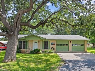 103 Lark Rd, Highland Haven, TX 78654