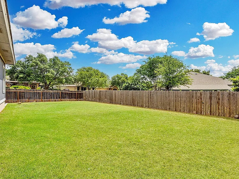 17249 Sandwick Dr — Photo 31