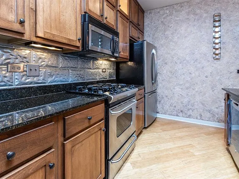 18 W Georgia Ave — Photo 6