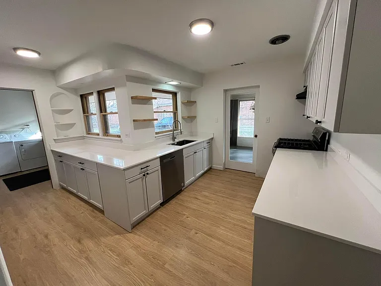 309 S Prospect Ave — Photo 3