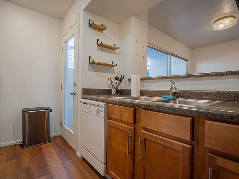 5135 N 10th St #7 — Photo 10