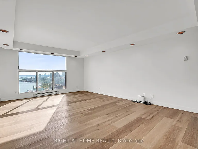99 Harbour Sq #3008 — Photo 25