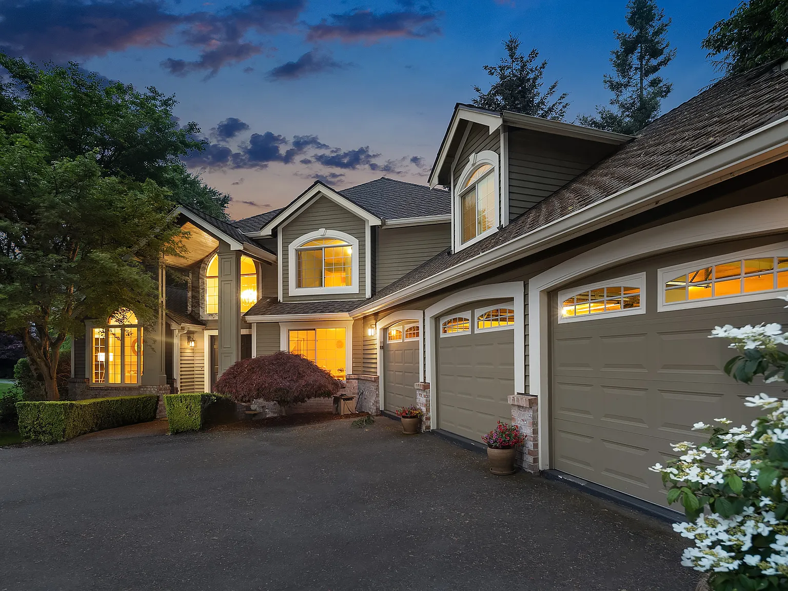 4 bed, 3.5 bath, 3640 sqft, $6,500 — Photo 4