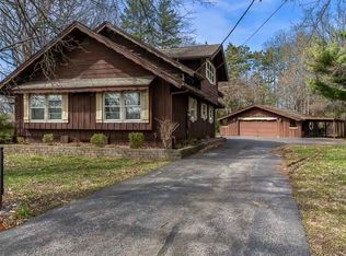 1124 N Bell School Rd, Rockford, IL 61107