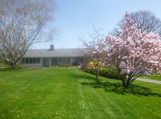 21587 Thorofare Rd, Grosse Ile, MI 48138