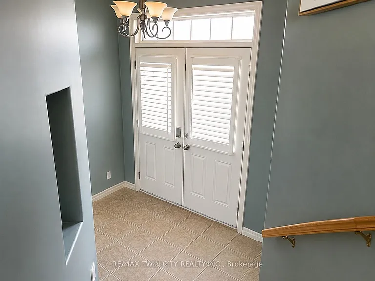 72 Newcastle Dr — Photo 3