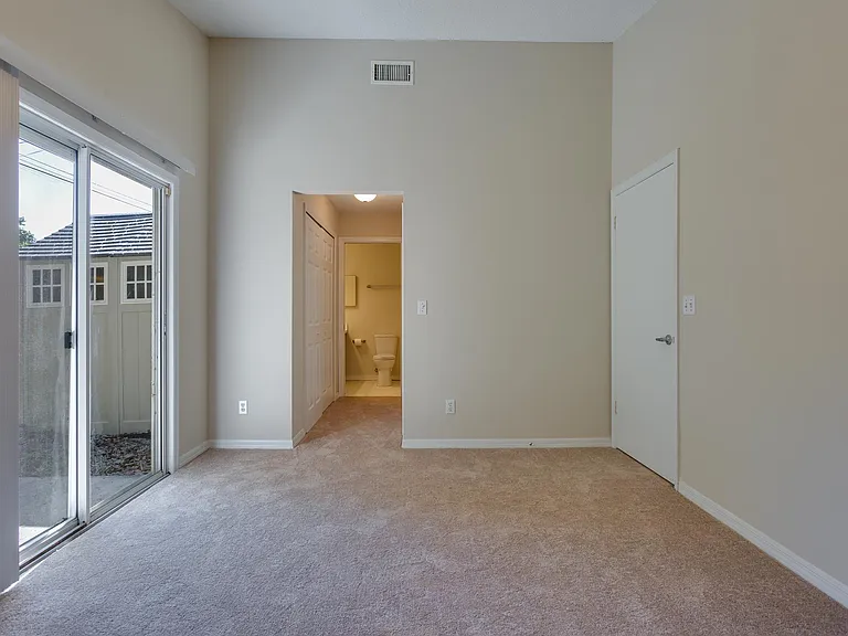 20th Ct SW — Photo 7