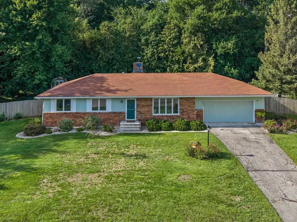 403 4th St, Albany, WI 53502