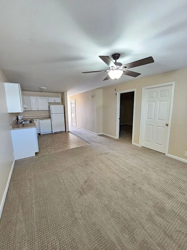 2 bed, 1.5 bath, 800 sqft, $900 — Photo 2