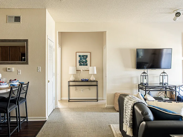 River Pointe Apartments — Photo 3