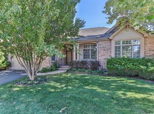 1 La Costa Ct, Lake In The Hills, IL 60156