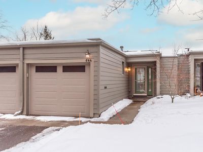 644 Watersedge Dr, Ann Arbor, MI, 48105