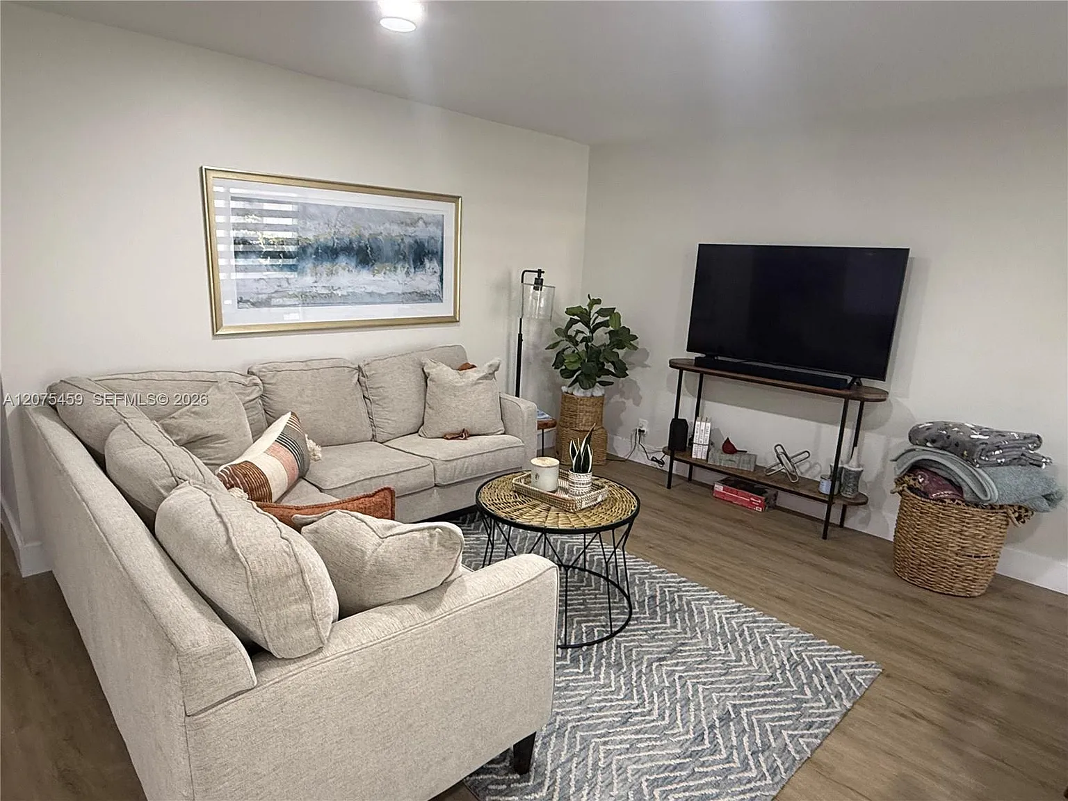 Bay Place Condo — Photo 4