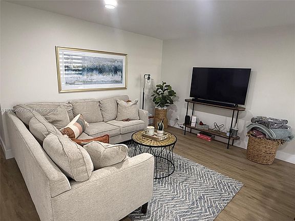 4th image of 2420 Diana Dr APT 402