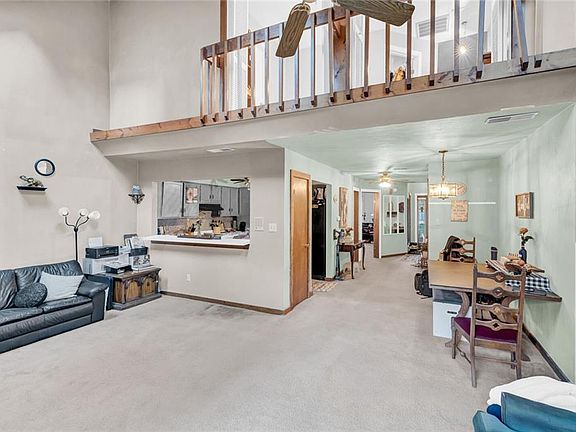4th image of 222 Bridgewater Dr