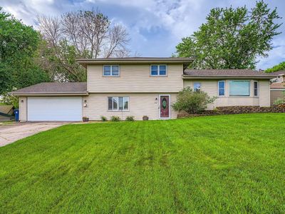 3001 Country Wood Dr, Burnsville, MN, 55337