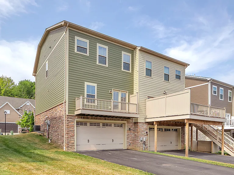 160 Seneca Pl — Photo 3
