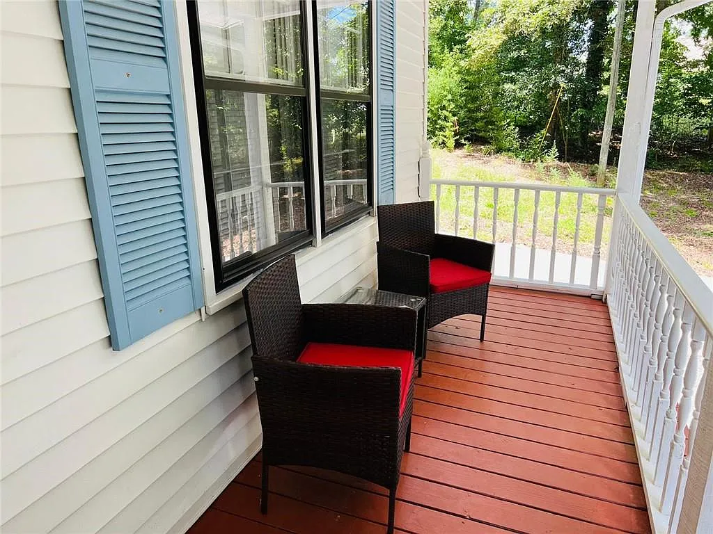 4 bed, 3.0 bath, 1587 sqft, $1,990 — Photo 2