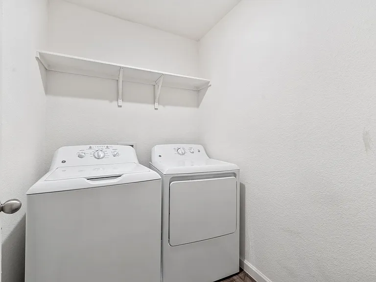 233 Berthe Ct — Photo 40