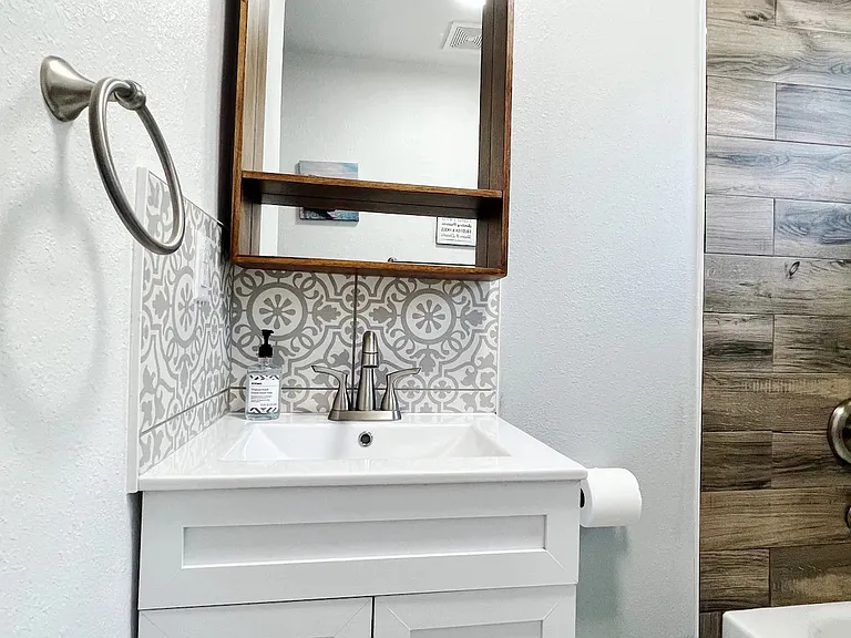 Full Bathroom