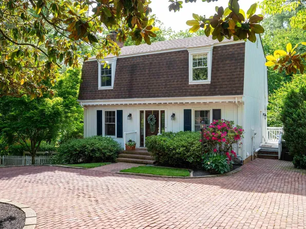 102 Surrey Rd, Charlottesville, VA 22901