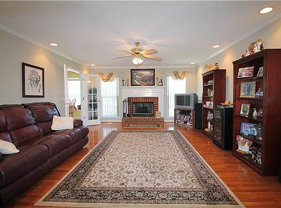3rd image of 3211 Vestry Ave