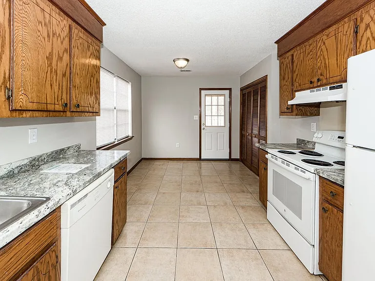 7620 Valleyview Cir — Photo 12