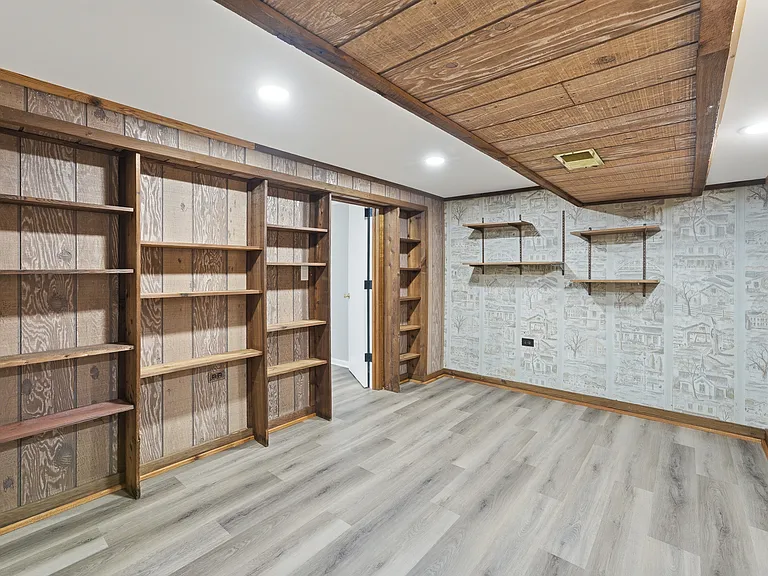 5906 Capulina Ave — Photo 28