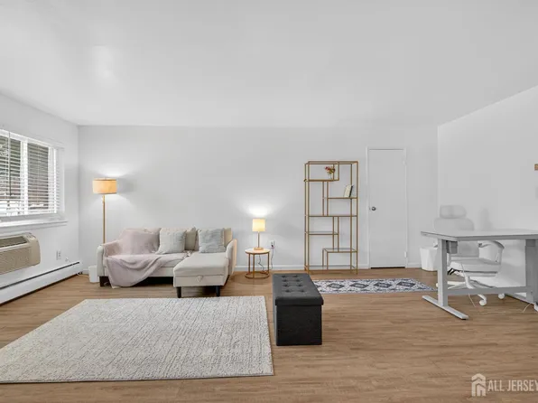 22 Lake Ave APT 5A, East Brunswick, NJ 08816