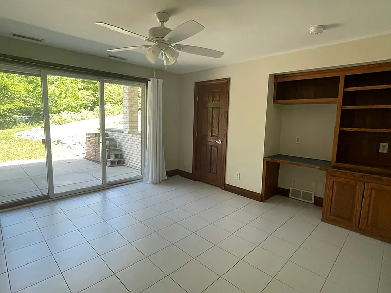 4390 N River Rd — Photo 28