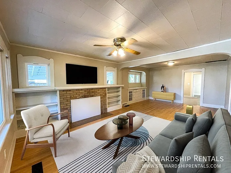 1745 Olive St — Photo 2