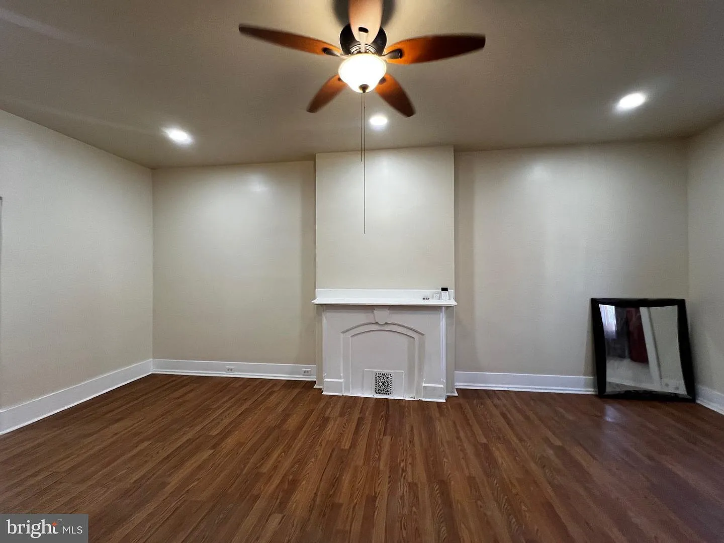 4 bed, 1434 sqft, $1,900 — Photo 3