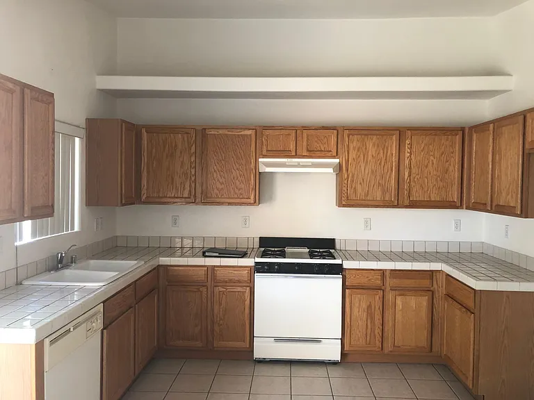 53370 Avenida Mendoza — Photo 2