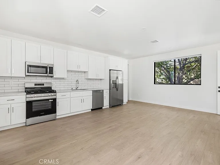 5061 1/2 Cartwright — Photo 4