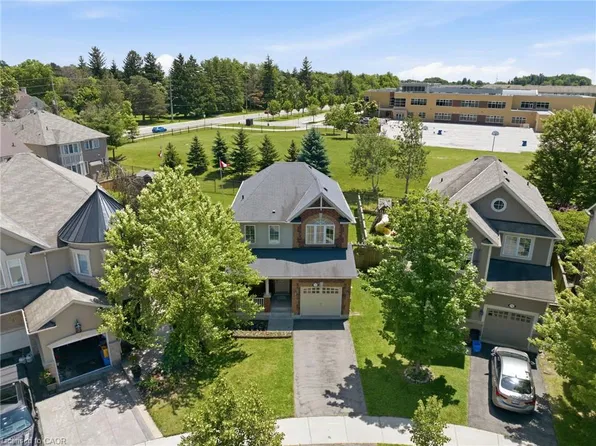 240 Emick Dr, Hamilton, ON L9K 0E1