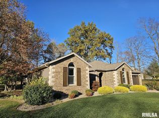 20 Country Club Rd, Mount Vernon, IL 62864