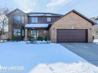 52358 Ten Point Dr, Macomb, MI 48042