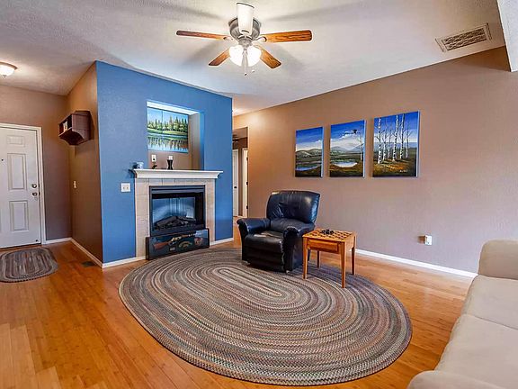 Living Room (previous occupant's furnishings)