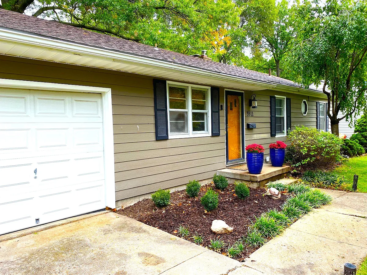 Building Photo - 5511 Roeland Dr