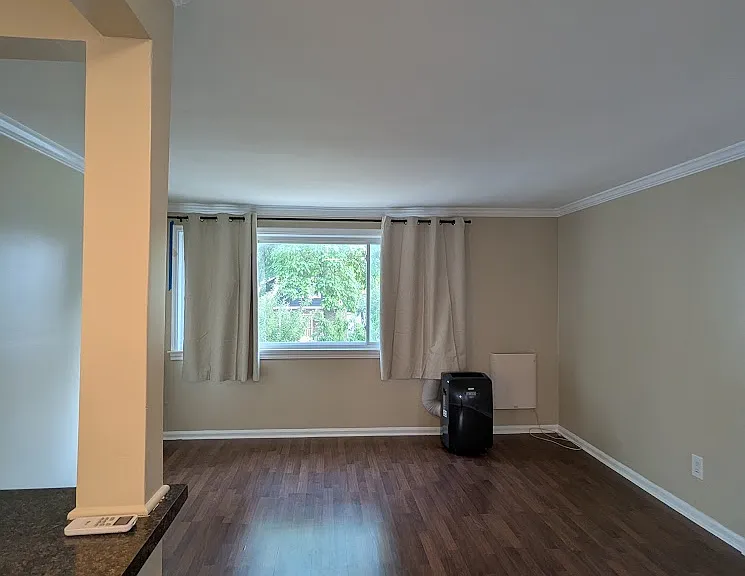 275 E Marshall St — Photo 11