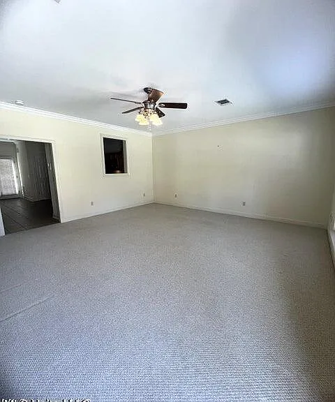 910 Jefferson Dr — Photo 2