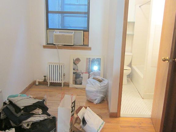 4th image of 261 E 10th St APT 13