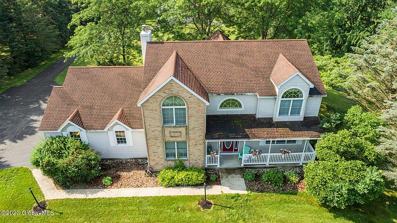 4th image of 64 Vosburgh Road