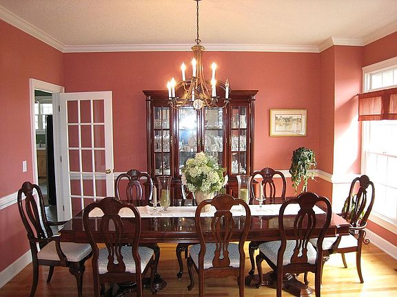2nd image of 1880 Manor Ct