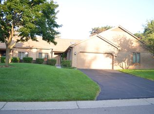2188 London Bridge Dr #1, Rochester Hills, MI 48307