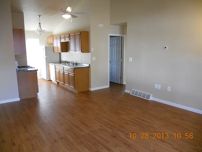 301 S Maple Ave — Photo 4