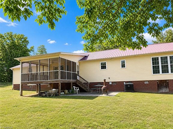 5th image of 858 George Murphy Rd