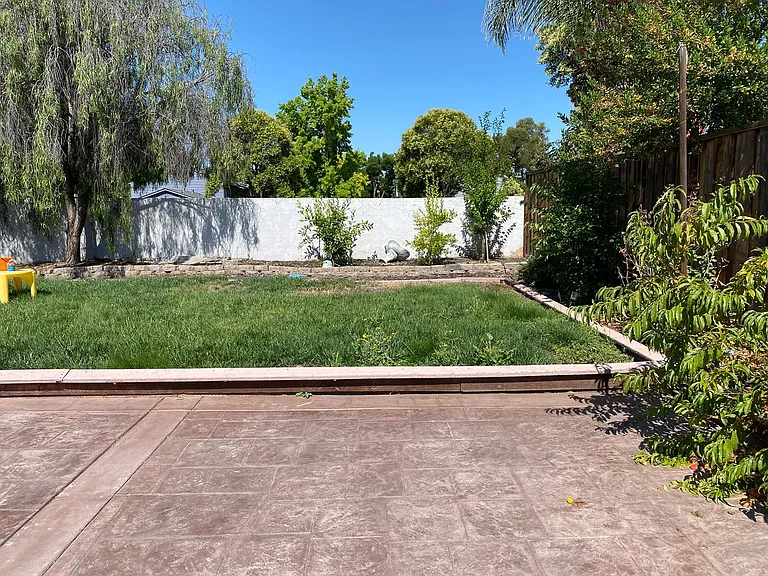 1650 Honeysuckle Rd — Photo 34